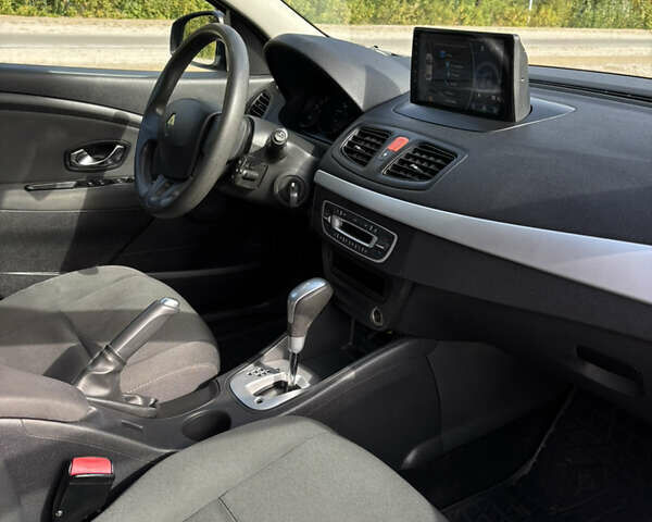 Сірий Рено Меган, об'ємом двигуна 1.6 л та пробігом 156 тис. км за 6699 $, фото 8 на Automoto.ua