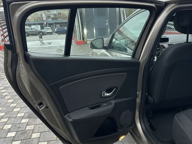 Сірий Рено Меган, об'ємом двигуна 1.6 л та пробігом 248 тис. км за 6400 $, фото 18 на Automoto.ua