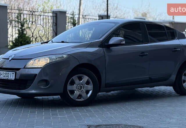 Рено Меган 2010 в Одессе на Automoto.ua Серый Рено Меган, объемом двигателя 1.46 л и пробегом 221 тыс. км за 5999 $, фото 13 на Automoto.ua