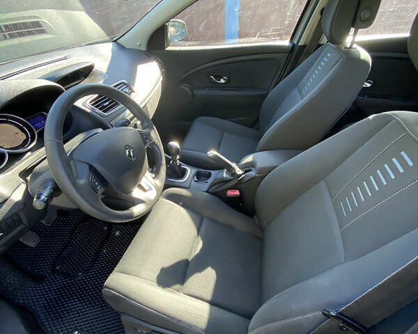 Рено Меган 2010 в Чернигове на Automoto.ua Серый Рено Меган, объемом двигателя 1.6 л и пробегом 240 тыс. км за 7000 $, фото 7 на Automoto.ua