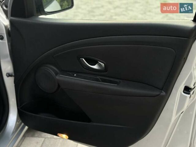 Серый Рено Меган, объемом двигателя 1.6 л и пробегом 168 тыс. км за 6500 $, фото 11 на Automoto.ua
