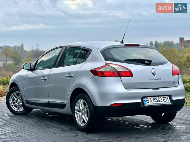 Рено Меган 2010 в Кропивницком (Кировограде) на Automoto.ua Серый Рено Меган, объемом двигателя 0 л и пробегом 270 тыс. км за 6300 $, фото 2 на Automoto.ua