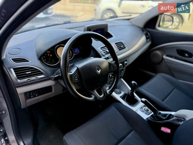 Рено Меган 2010 в Одессе на Automoto.ua Серый Рено Меган, объемом двигателя 1.46 л и пробегом 221 тыс. км за 5999 $, фото 40 на Automoto.ua