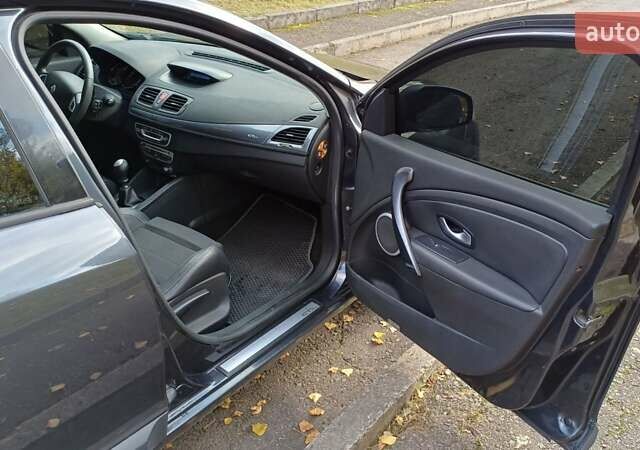 Рено Меган 2010 в Ровно на Automoto.ua Серый Рено Меган, объемом двигателя 1.46 л и пробегом 286 тыс. км за 5500 $, фото 9 на Automoto.ua