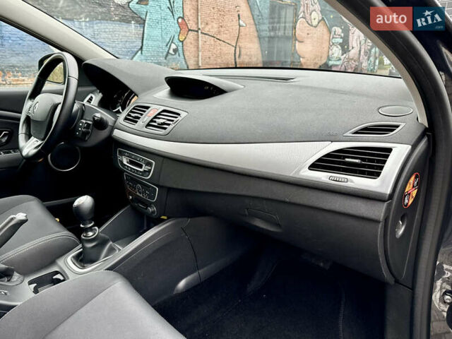 Серый Рено Меган, объемом двигателя 1.6 л и пробегом 164 тыс. км за 8000 $, фото 36 на Automoto.ua