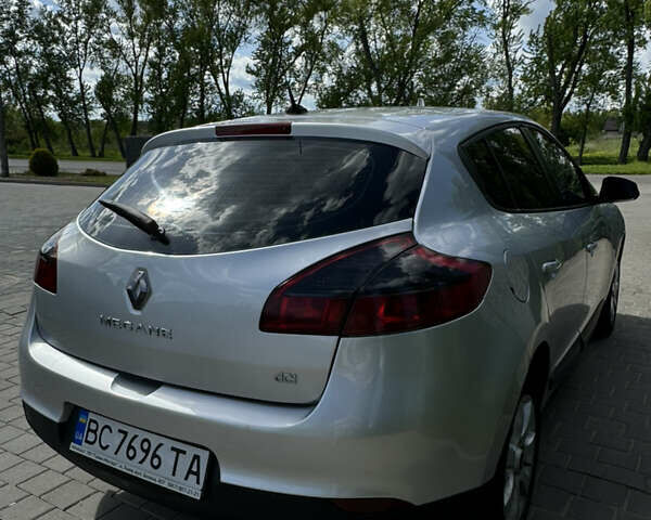 Серый Рено Меган, объемом двигателя 1.46 л и пробегом 230 тыс. км за 6299 $, фото 4 на Automoto.ua