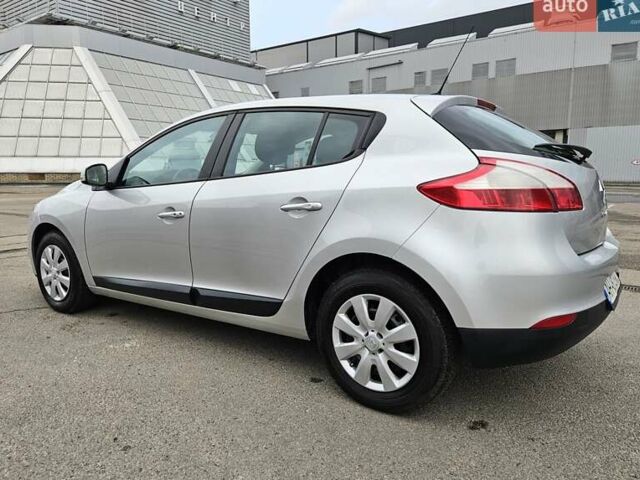 Серый Рено Меган, объемом двигателя 2 л и пробегом 106 тыс. км за 7300 $, фото 2 на Automoto.ua