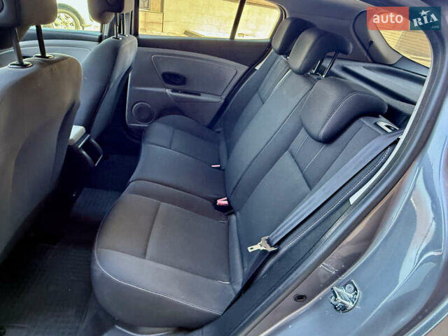 Рено Меган 2010 в Одессе на Automoto.ua Серый Рено Меган, объемом двигателя 1.46 л и пробегом 221 тыс. км за 5999 $, фото 29 на Automoto.ua