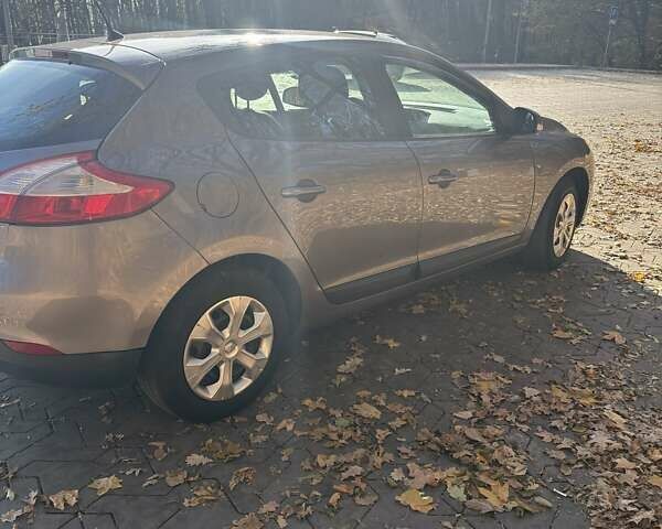 Серый Рено Меган, объемом двигателя 1.6 л и пробегом 303 тыс. км за 6500 $, фото 2 на Automoto.ua