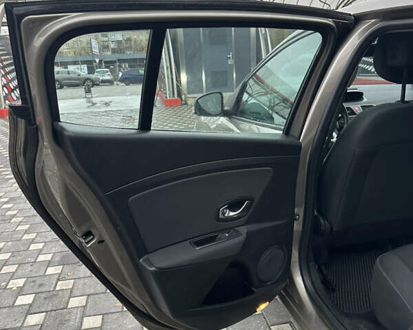 Серый Рено Меган, объемом двигателя 1.6 л и пробегом 248 тыс. км за 6800 $, фото 19 на Automoto.ua