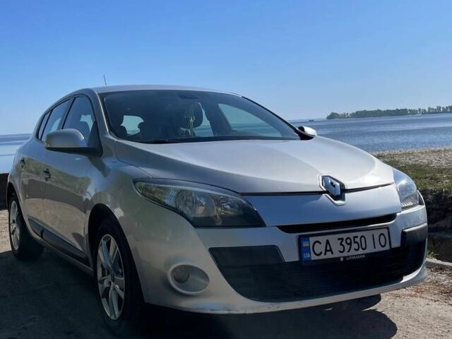 Серый Рено Меган, объемом двигателя 2 л и пробегом 185 тыс. км за 6800 $, фото 2 на Automoto.ua