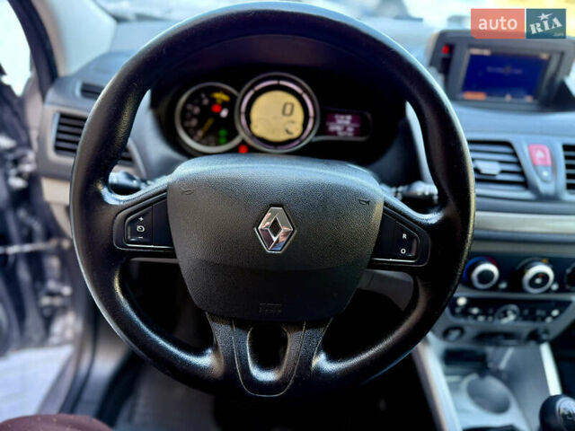 Рено Меган 2010 в Одессе на Automoto.ua Серый Рено Меган, объемом двигателя 1.46 л и пробегом 221 тыс. км за 5999 $, фото 39 на Automoto.ua