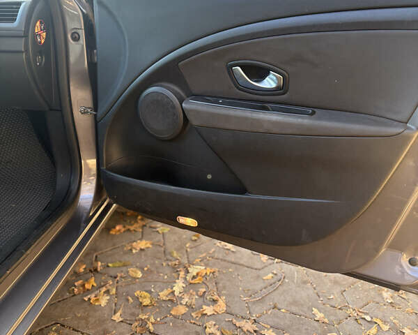 Серый Рено Меган, объемом двигателя 1.6 л и пробегом 303 тыс. км за 6500 $, фото 27 на Automoto.ua