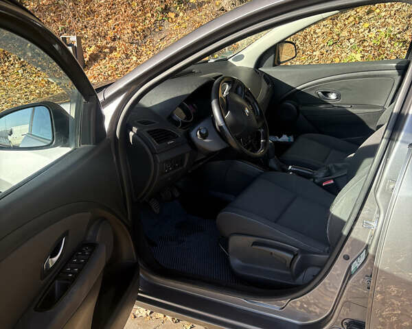 Серый Рено Меган, объемом двигателя 1.6 л и пробегом 303 тыс. км за 6500 $, фото 5 на Automoto.ua