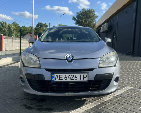 Рено Меган 2010 в Днепре (Днепропетровске) на Automoto.ua Серый Рено Меган, объемом двигателя 1.5 л и пробегом 326 тыс. км за 5550 $, фото 8 на Automoto.ua