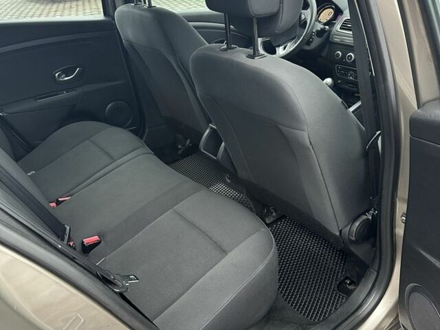 Серый Рено Меган, объемом двигателя 1.6 л и пробегом 248 тыс. км за 6800 $, фото 14 на Automoto.ua