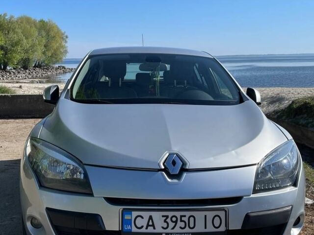 Серый Рено Меган, объемом двигателя 2 л и пробегом 185 тыс. км за 6800 $, фото 4 на Automoto.ua
