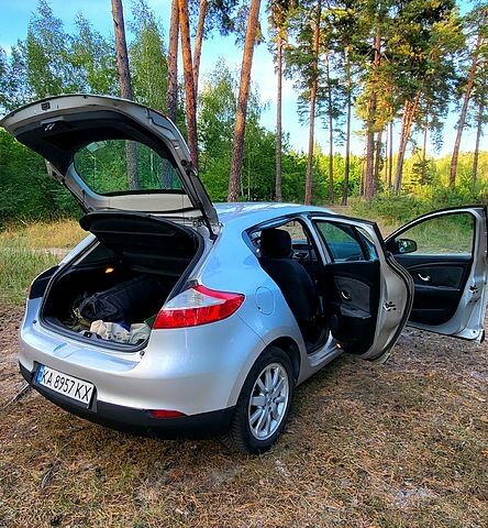 Серый Рено Меган, объемом двигателя 1.5 л и пробегом 348 тыс. км за 5250 $, фото 6 на Automoto.ua