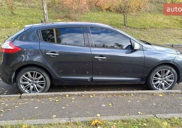 Рено Меган 2010 в Ровно на Automoto.ua Серый Рено Меган, объемом двигателя 1.46 л и пробегом 286 тыс. км за 5500 $, фото 6 на Automoto.ua