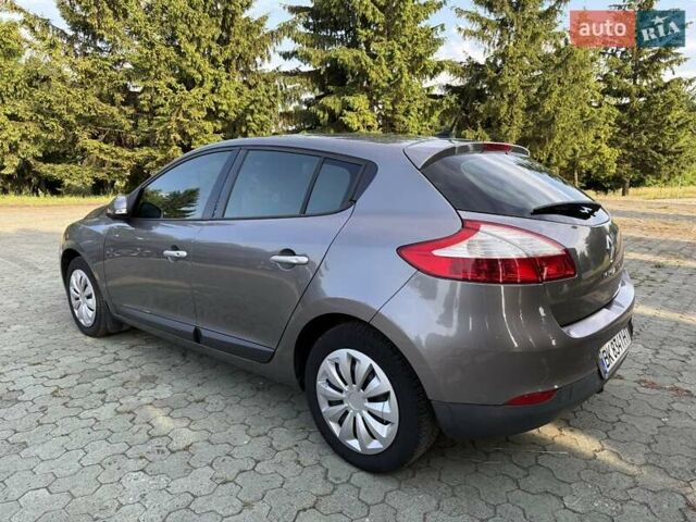 Серый Рено Меган, объемом двигателя 1.46 л и пробегом 268 тыс. км за 6650 $, фото 5 на Automoto.ua