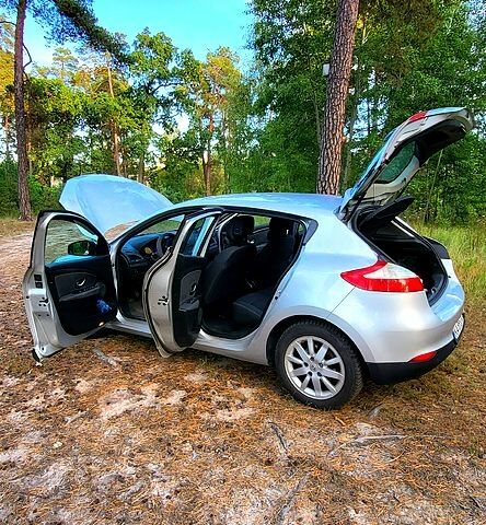Серый Рено Меган, объемом двигателя 1.5 л и пробегом 348 тыс. км за 5250 $, фото 4 на Automoto.ua