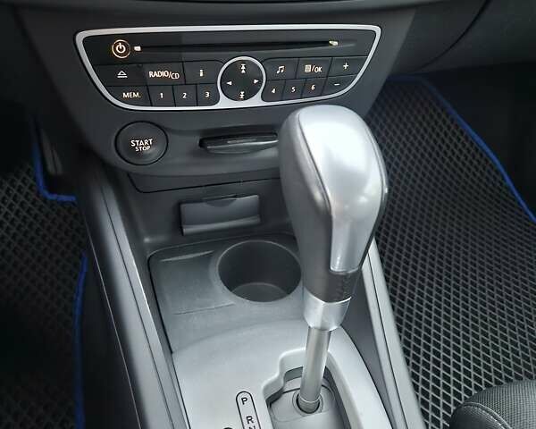 Серый Рено Меган, объемом двигателя 2 л и пробегом 106 тыс. км за 7300 $, фото 44 на Automoto.ua