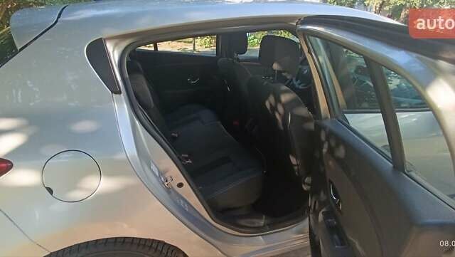 Рено Меган 2010 в Житомире на Automoto.ua Серый Рено Меган, объемом двигателя 1.46 л и пробегом 224 тыс. км за 6500 $, фото 7 на Automoto.ua