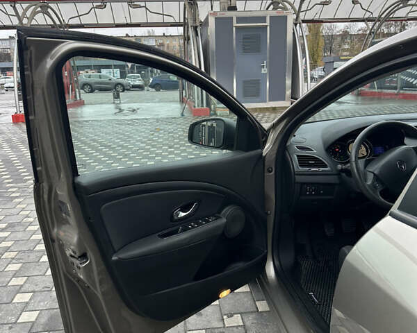 Серый Рено Меган, объемом двигателя 1.6 л и пробегом 248 тыс. км за 6800 $, фото 21 на Automoto.ua