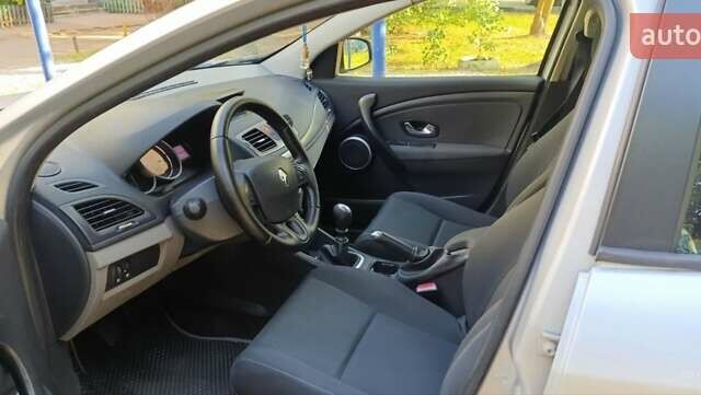 Рено Меган 2010 в Житомире на Automoto.ua Серый Рено Меган, объемом двигателя 1.46 л и пробегом 224 тыс. км за 6500 $, фото 6 на Automoto.ua