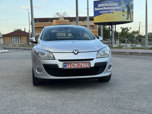 Рено Меган 2010 в Кропивницком (Кировограде) на Automoto.ua Серый Рено Меган, объемом двигателя 1.6 л и пробегом 179 тыс. км за 6550 $, фото 1 на Automoto.ua