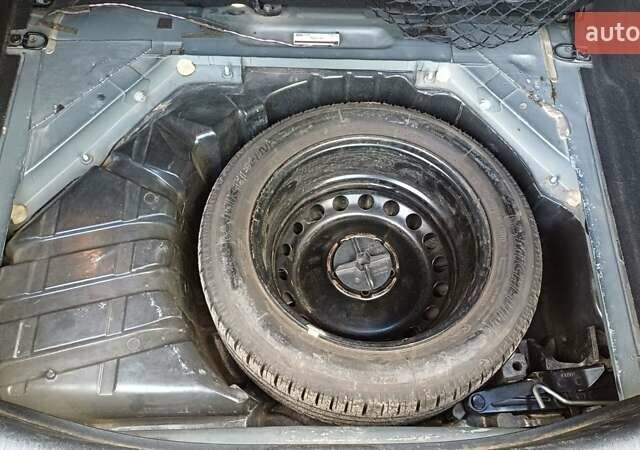 Рено Меган 2010 в Ровно на Automoto.ua Серый Рено Меган, объемом двигателя 1.46 л и пробегом 286 тыс. км за 5500 $, фото 20 на Automoto.ua