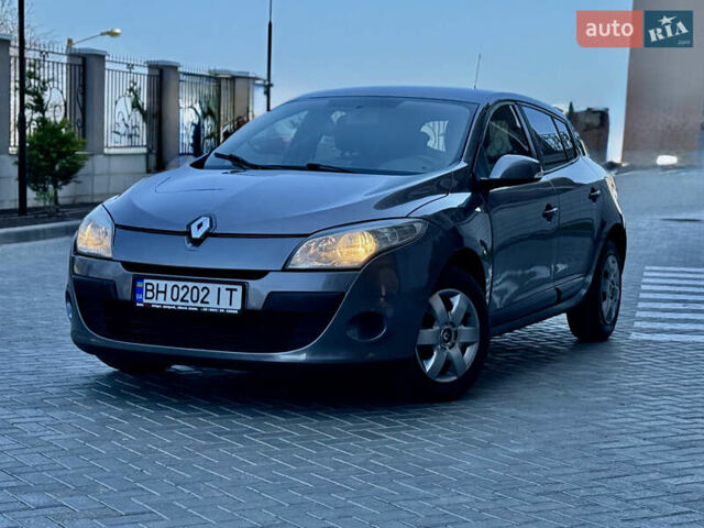 Рено Меган 2010 в Одессе на Automoto.ua Серый Рено Меган, объемом двигателя 1.46 л и пробегом 221 тыс. км за 5999 $, фото 24 на Automoto.ua