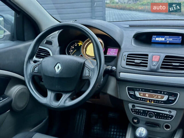Рено Меган 2010 в Кропивницком (Кировограде) на Automoto.ua Серый Рено Меган, объемом двигателя 0 л и пробегом 270 тыс. км за 6300 $, фото 8 на Automoto.ua