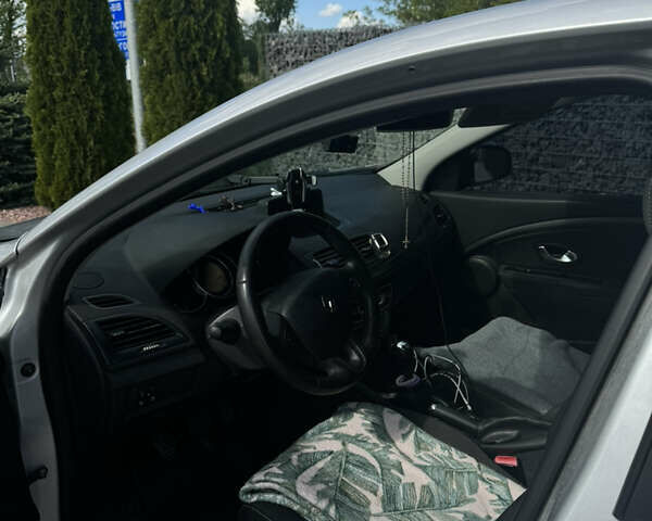 Серый Рено Меган, объемом двигателя 1.46 л и пробегом 230 тыс. км за 6299 $, фото 8 на Automoto.ua