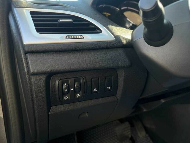 Серый Рено Меган, объемом двигателя 1.5 л и пробегом 289 тыс. км за 7200 $, фото 17 на Automoto.ua