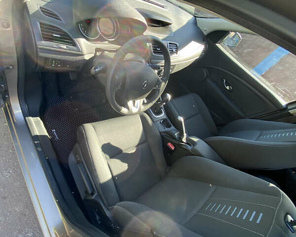 Рено Меган 2010 в Чернигове на Automoto.ua Серый Рено Меган, объемом двигателя 1.6 л и пробегом 240 тыс. км за 7000 $, фото 9 на Automoto.ua