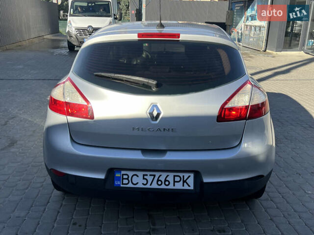 Серый Рено Меган, объемом двигателя 1.6 л и пробегом 251 тыс. км за 5500 $, фото 11 на Automoto.ua