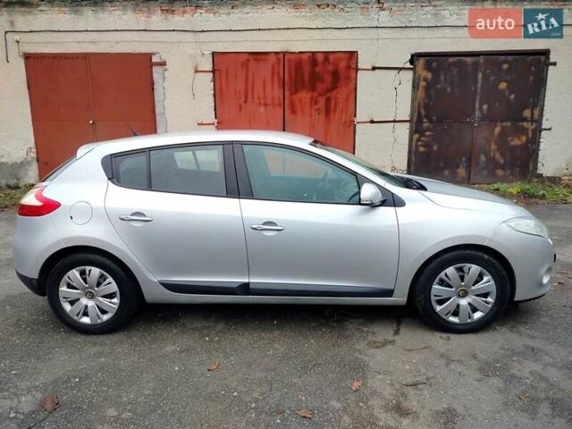 Серый Рено Меган, объемом двигателя 1.4 л и пробегом 247 тыс. км за 5900 $, фото 13 на Automoto.ua