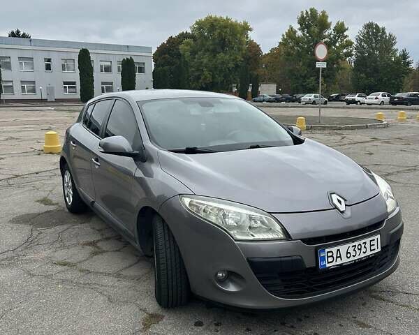 Рено Меган 2010 в Кропивницком (Кировограде) на Automoto.ua Серый Рено Меган, объемом двигателя 1.46 л и пробегом 228 тыс. км за 7600 $, фото 5 на Automoto.ua