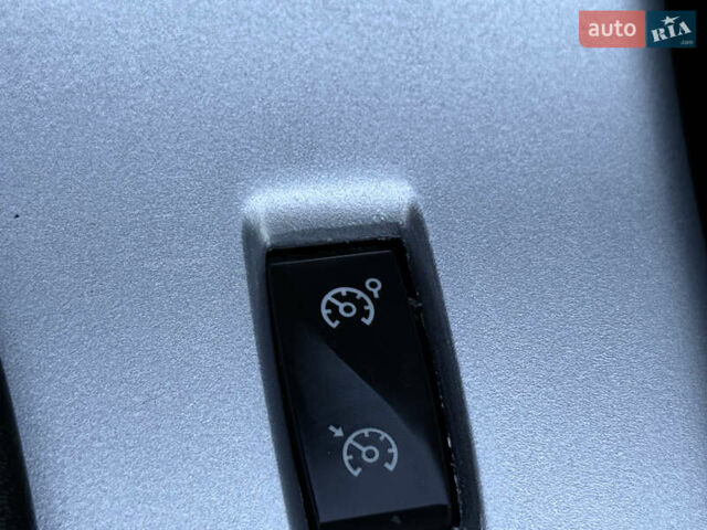 Рено Меган 2010 в Одессе на Automoto.ua Серый Рено Меган, объемом двигателя 1.46 л и пробегом 221 тыс. км за 5999 $, фото 33 на Automoto.ua