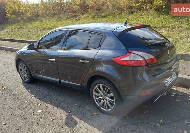 Рено Меган 2010 в Ровно на Automoto.ua Серый Рено Меган, объемом двигателя 1.46 л и пробегом 286 тыс. км за 5500 $, фото 8 на Automoto.ua