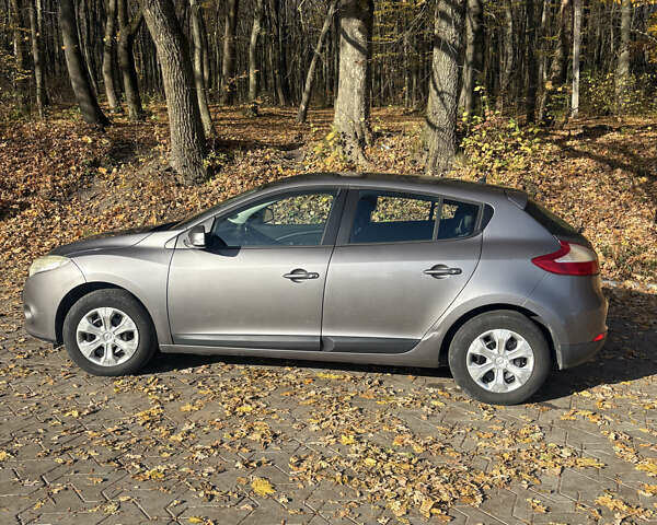 Серый Рено Меган, объемом двигателя 1.6 л и пробегом 303 тыс. км за 6500 $, фото 3 на Automoto.ua