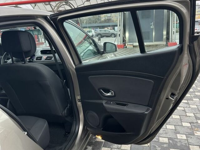 Серый Рено Меган, объемом двигателя 1.6 л и пробегом 248 тыс. км за 6800 $, фото 15 на Automoto.ua