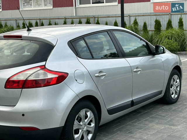 Серый Рено Меган, объемом двигателя 1.6 л и пробегом 228 тыс. км за 6399 $, фото 7 на Automoto.ua