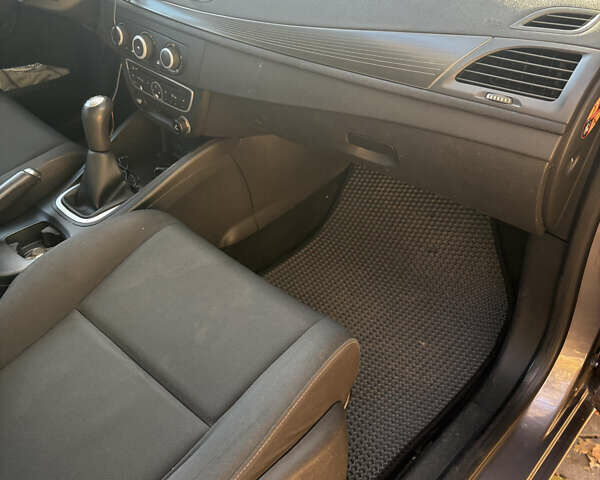 Серый Рено Меган, объемом двигателя 1.6 л и пробегом 303 тыс. км за 6500 $, фото 26 на Automoto.ua