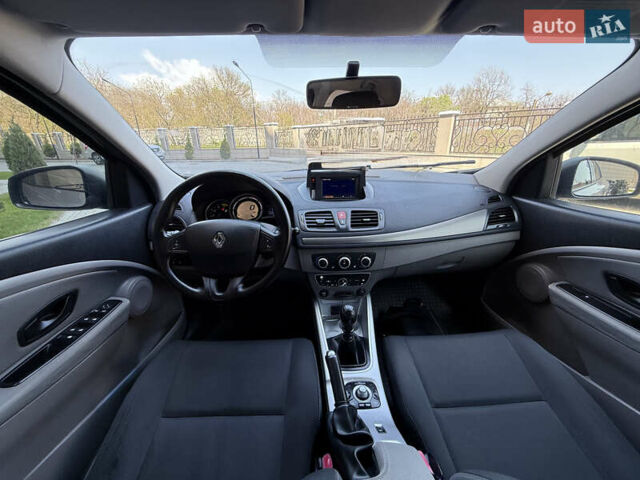 Рено Меган 2010 в Одессе на Automoto.ua Серый Рено Меган, объемом двигателя 1.46 л и пробегом 221 тыс. км за 5999 $, фото 28 на Automoto.ua