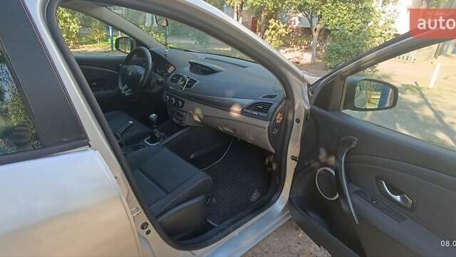 Рено Меган 2010 в Житомире на Automoto.ua Серый Рено Меган, объемом двигателя 1.46 л и пробегом 224 тыс. км за 6500 $, фото 4 на Automoto.ua