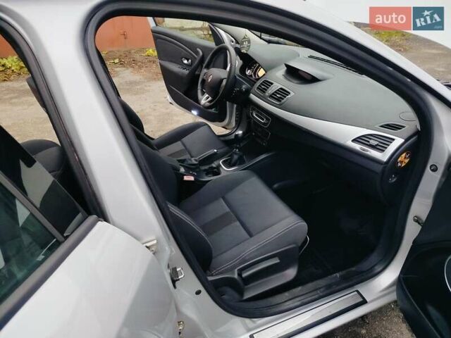 Серый Рено Меган, объемом двигателя 1.4 л и пробегом 247 тыс. км за 5900 $, фото 21 на Automoto.ua