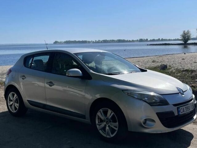 Серый Рено Меган, объемом двигателя 2 л и пробегом 185 тыс. км за 6800 $, фото 3 на Automoto.ua