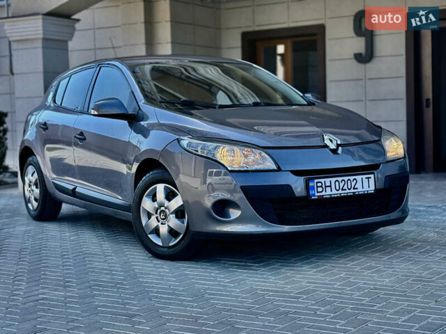 Рено Меган 2010 в Одессе на Automoto.ua Серый Рено Меган, объемом двигателя 1.46 л и пробегом 221 тыс. км за 5999 $, фото 7 на Automoto.ua